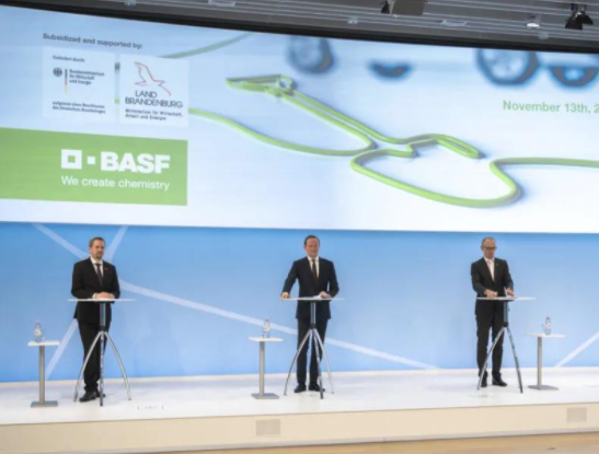 “云”慶祝:巴斯夫德國(guó)電池材料新廠奠基